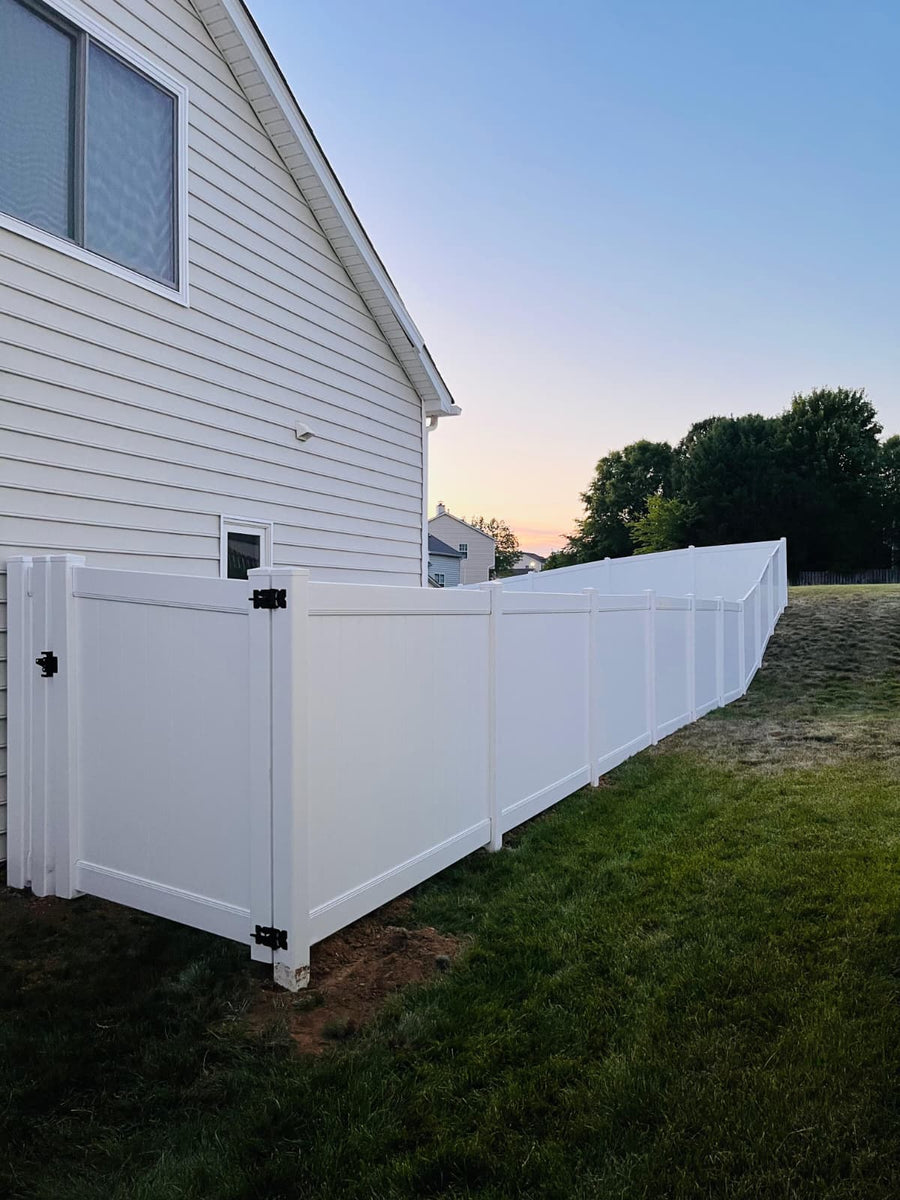 White vinyl privacy fence